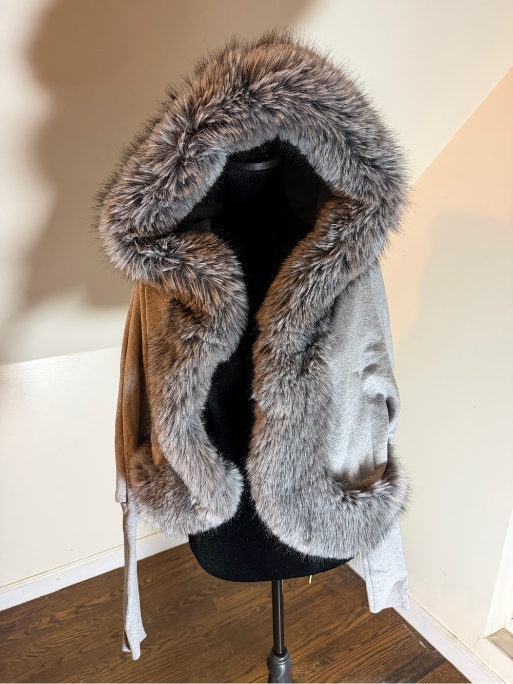 Faux Fur Trim Hooded Capelet - Gray